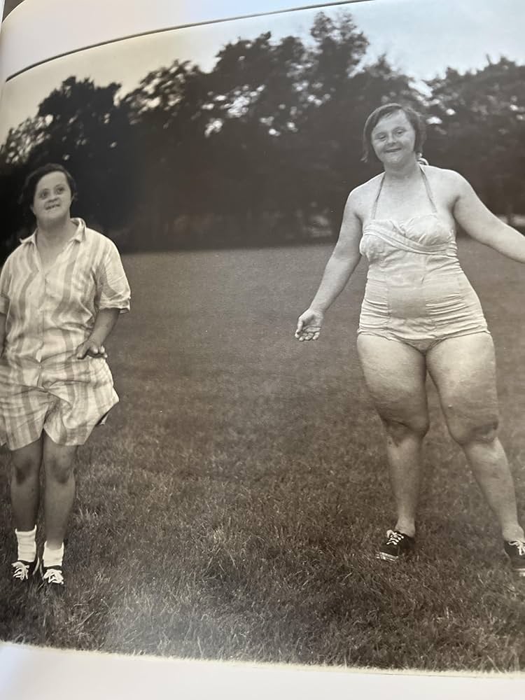 diane arbus （ダイアン・アーバス）アート写真集 Amazon | Diane Arbus: An Aperture Monograph | Arbus, Diane